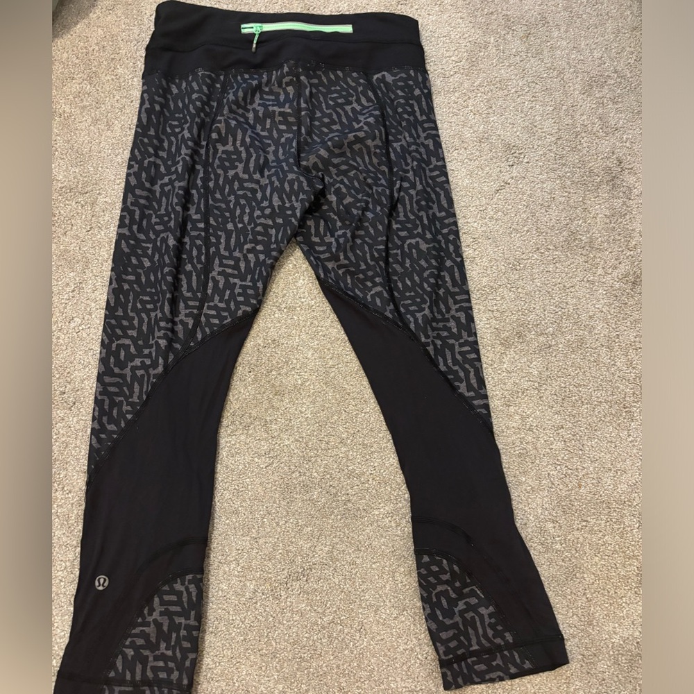 Lululemon cropped leggings - tag fell off so not sure of size but fit like a 4 - Picture 2 of 3